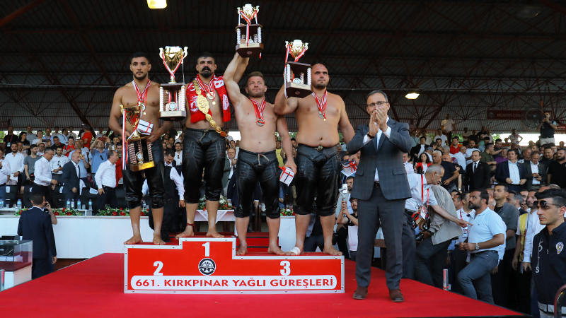 BAŞPEHLİVAN CENGİZHAN’IN UNVANI, ALTIN KEMERİ VE KUPASI GERİ ALINIYOR.